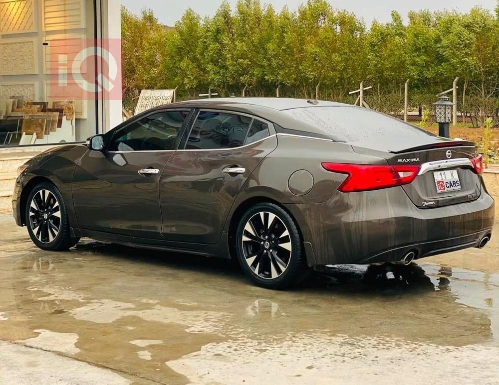 Nissan Maxima
